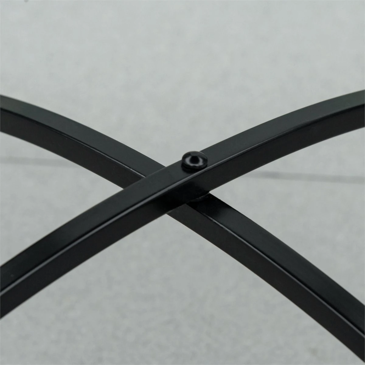 Outsunny Mesa De Jardín Redonda Mesa De Mosaico Con Superficie De Cerámica Y Macro De Metal Carga 50 Kg Para Patio Terraza Exterior Ø60x71 Cm Negro 5 Outsunny Mesa De Jardín Redonda Mesa De Mosaico Con Superficie De Cerámica Y Macro De Metal Carga 50 Kg Para Patio Terraza Exterior Ø60x71 Cm Negro - Imagen 5