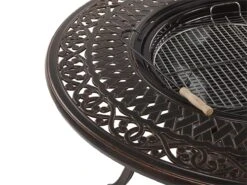 Mesa De Jardín De Metal Marrón Oscuro/beige ⌀ 105 Cm MANFRIA -Jardin Decoración Shop cb01f163f114722b097901bcd20f27defc29b95a 61a4e4aab90f41bb8a206444cdd9c761